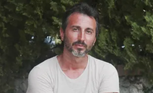 DANIELE FORTUNATO:  “LE PRIME PAGINE”  è il nuovo singolo del cantautore romagnolo d’adozione che anticipa il concept album “QUEL FILO SOTTILE”  