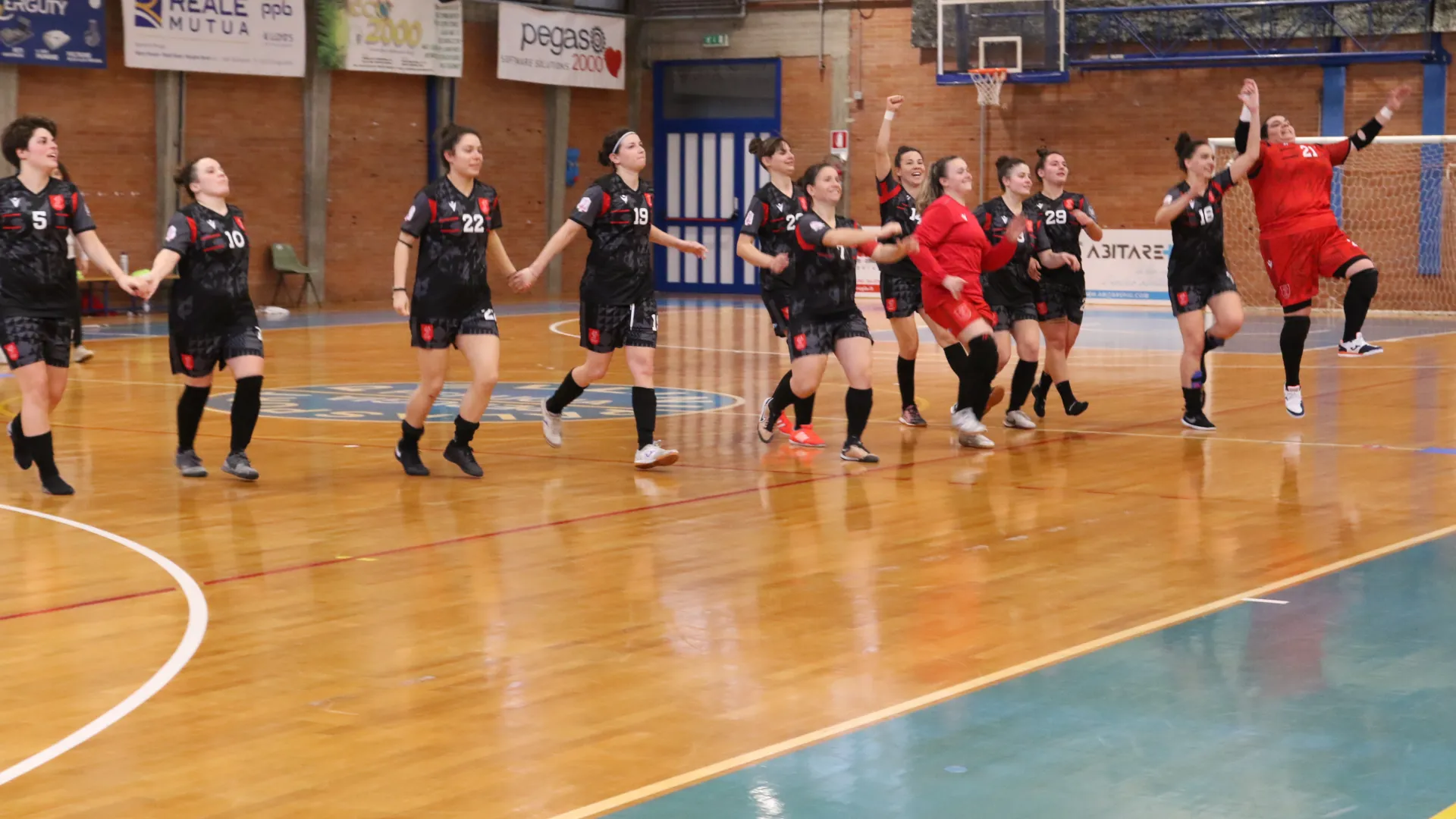 Perugia Futsal| Cinque donne sul pallone Perugia Futsal| Cinque donne sul pallone