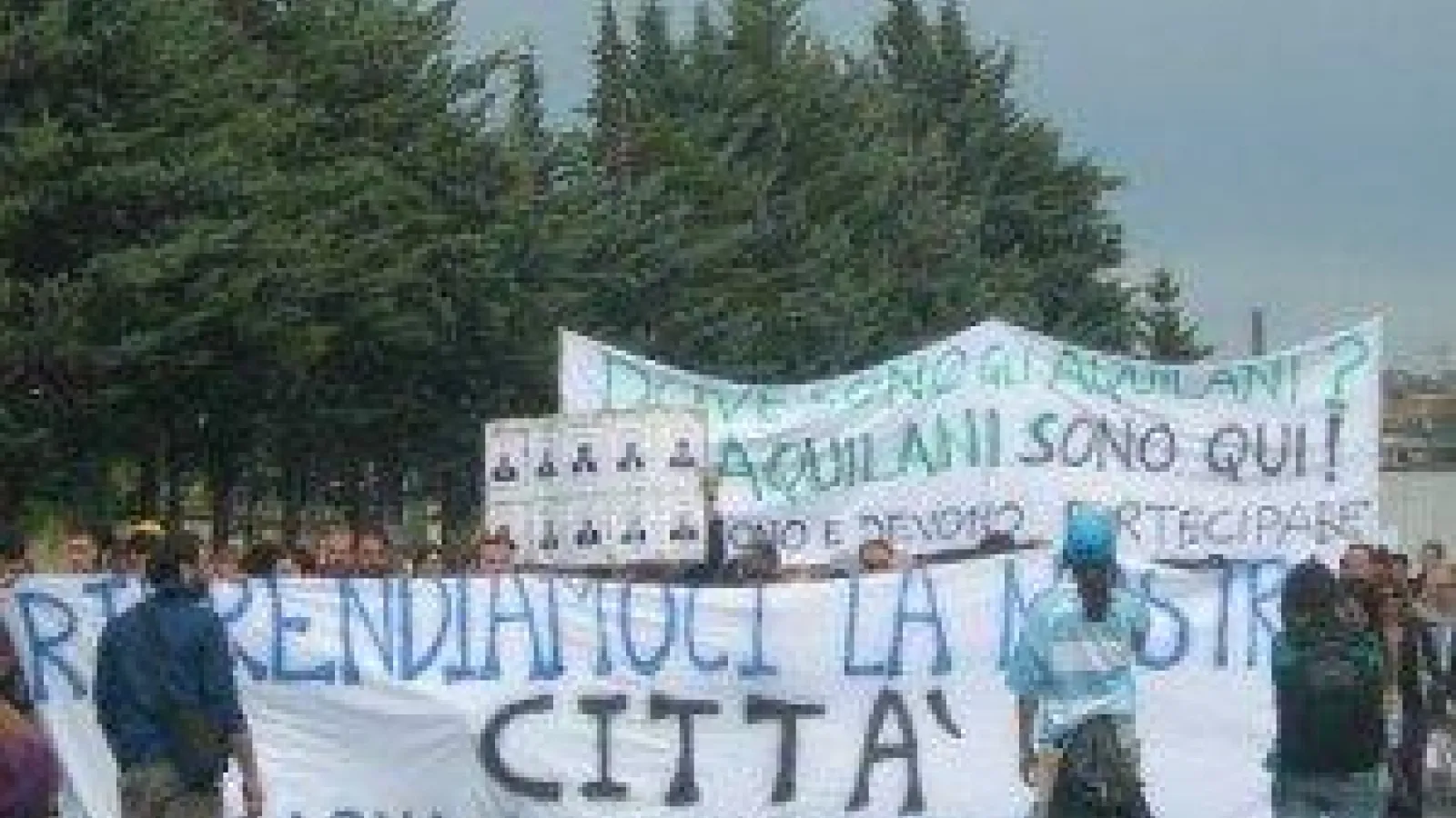 L'Aquila manifesta ancora L'Aquila manifesta ancora