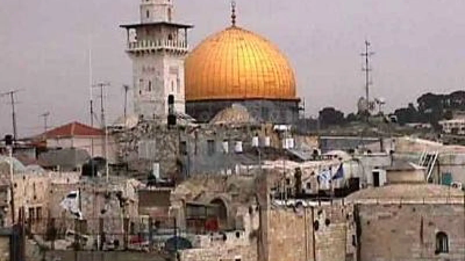 In Cisgiordania Israele chiude la frontiera per due giorni. In Cisgiordania Israele chiude la frontiera per due giorni.