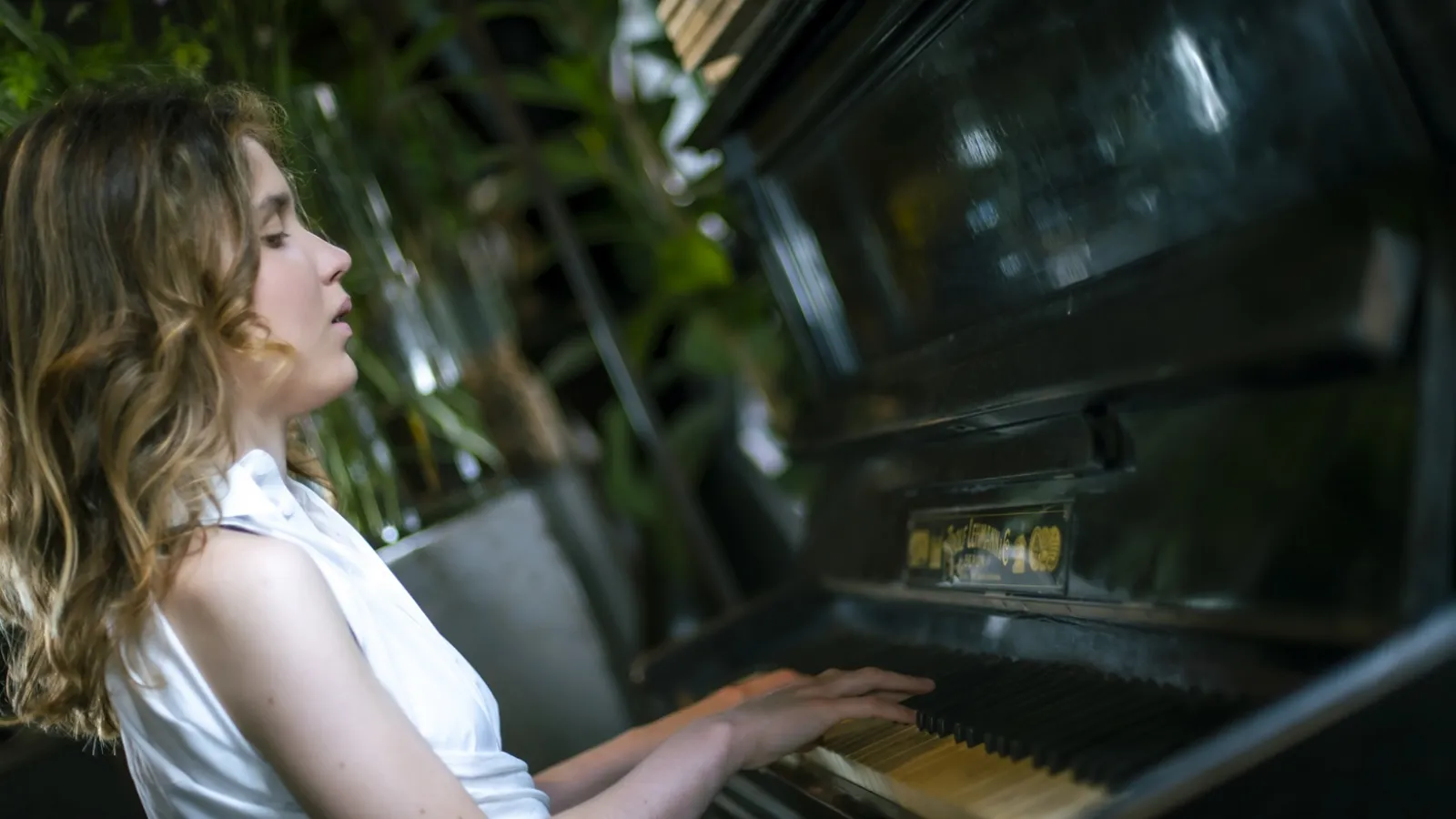 Al Sanfra di Perugia c'è Frida Bollani Magoni con una tappa del suo tour piano e voce