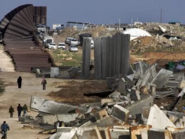 A Gaza sale la tensione. Continuano gli scontri.