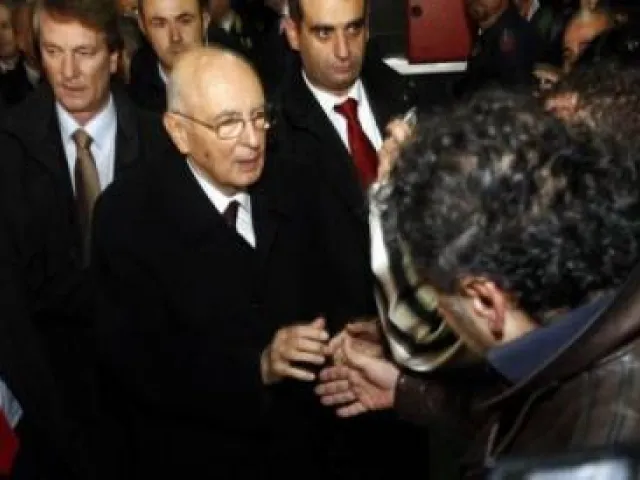 Napolitano si reca in Siria e parla del processo di pace israeleo-palestinese.