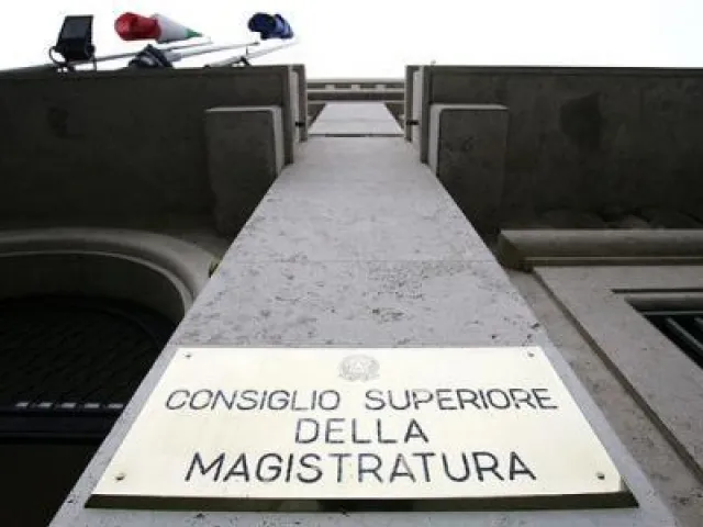 Gli ispettori di Alfano non devono intervenire. Il CSM adotta una risoluzione.