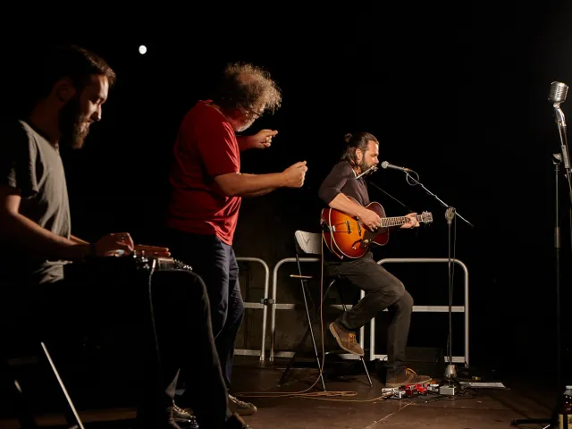 Andrea Pennacchi con il suo "Pojana e i suoi fratelli" in scena al Lyrick di Assisi